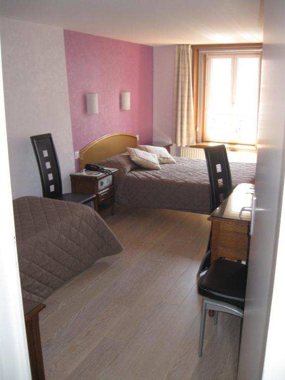 Hotel Cheval De Bronze Remiremont Quarto foto